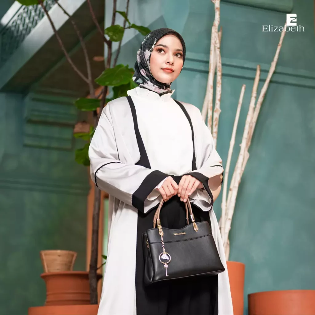 Rekomendasi Baju Lebaran by Elizabeth - Gamis Outer Hitam Putih