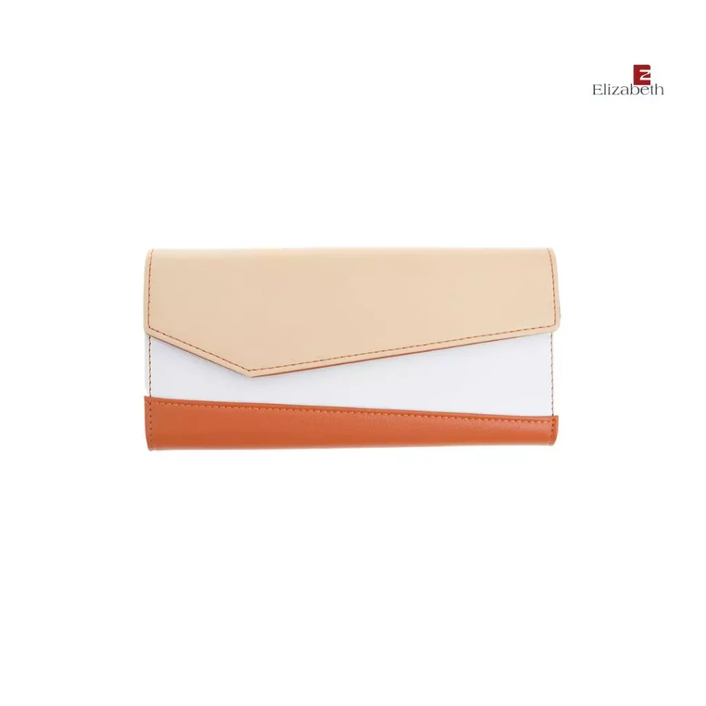 Dompet Elizabeth berwarna cokelat dengan banyak ruang penyimpanan untuk kartu dan uang.
