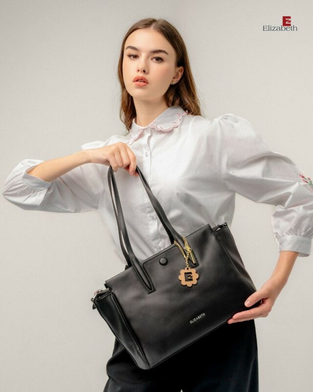 Sentuhan kecil yang bikin tampilan makin classy✨
Tas udah oke, gantungannya jangan ketinggalan!

--
in frame:
Tas Elizabeth Sling Bag 0022-1251 -- idr 350.000
Gantungan Tas Elizabeth Genuine Leather Bag Charm 0029-0818 -- idr 90.000
Gantungan Tas Elizabeth Genuine Leather Bag Charm 0029-0819 -- idr 90.000
Gantungan Tas Elizabeth Genuine Leather Bag Charm 0029-0817 -- idr 90.000
Gantungan Tas Elizabeth Genuine Leather Bag Charm 0029-0820 -- idr 90.000
Gantungan Tas Elizabeth Genuine Leather Bag Charm 0029-0816 -- idr 90.000

#Elizabeth
#ParagonOfElegance
#BagToSchool
#TasSekolah
#TasSekolahAnak
#PromoTas
#BagCharm